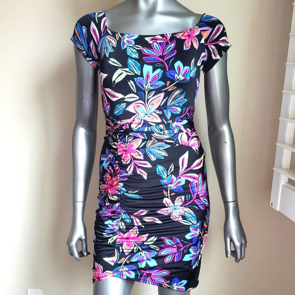 B4. Guess Stretchy Bodycon Floral Lined Dress Size Small - Picture 1 of 5